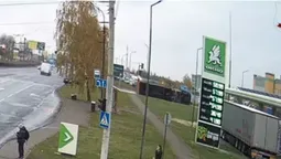 ДТП на Рівненській: показали, як у Луцьку фура падала на бус (відео)