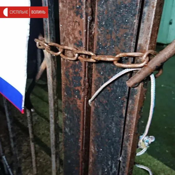 Люди вночі стерегли Старий ринок у Луцьку (фото)