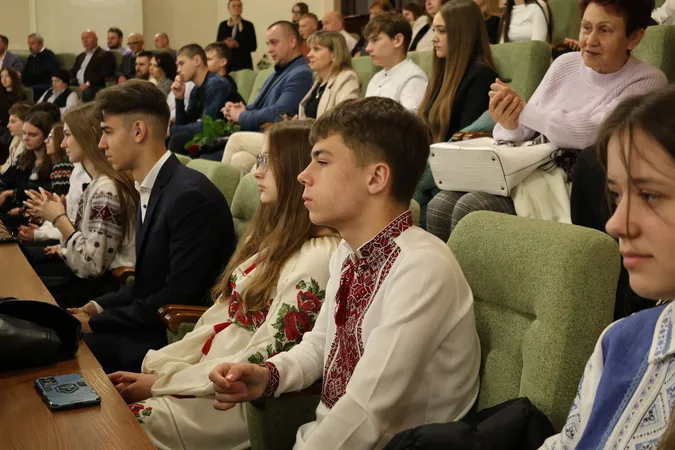 Гордість Волині: у Луцьку відзначили юних інтелектуалів та їхніх наставників (фото)