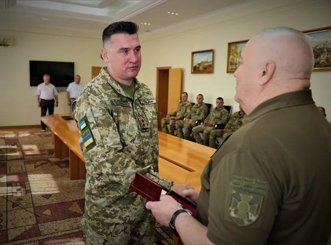 Волинський прикордонник, який пройшов «Азовсталь» і полон, отримав нагороду від Президента (фото)