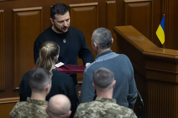 Президент вручив орден «Золота Зірка» рідним загиблого Героя з Волині Віталія Пархомука