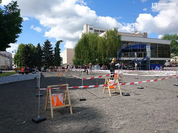 Луцькі орієнтувальники влаштували змагання на місці колишнього фонтану (ФОТО)