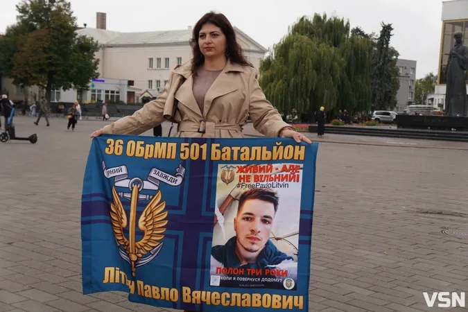 «Для мене це вже моя реальність»: у Луцьку зустріли Павла Літвіна після 50 місяців російського полону (фото)