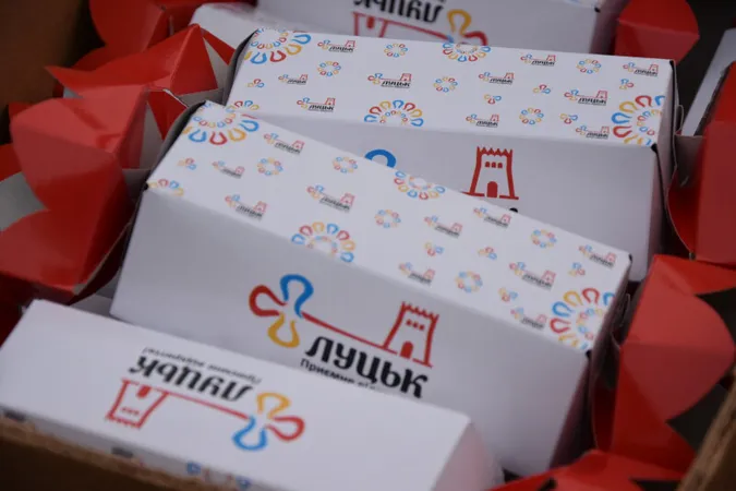 У Луцьку таксисти перетворилися на Святих Миколаїв (фото)