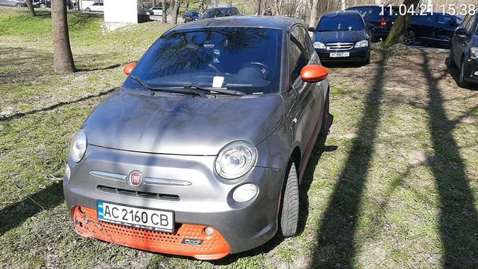 Усіх автохамів у луцькому парку притягнули до адмінвідповідальності (фото)