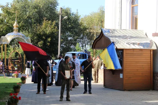 Рожищенська громада попрощалась із загиблим вогнеметником Вячеславом Лукашем (фото)