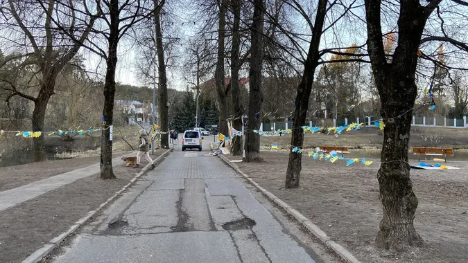 У Вільнюсі на вулиці, де розташоване посольство РФ, з’явились таблички «Героїв України» (фото)