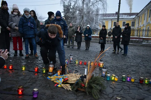 У Луцьку вшанували пам'ять жертв Голодомору (фото)