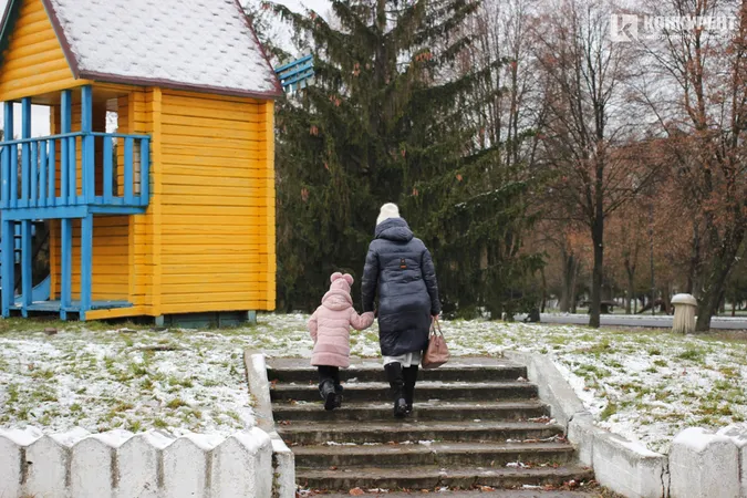 Підтоплені дерева та відчайдушні бігуни: ранок у луцькому парку (фото)