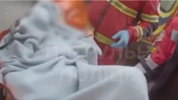Лежала на підлозі в зачиненій квартирі: у Луцьку врятували самотню пенсіонерку з інвалідністю (відео)