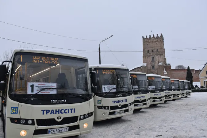 Від 20 грудня на маршруті №1 у Луцьку курсуватимуть нові автобуси (фото, відео)