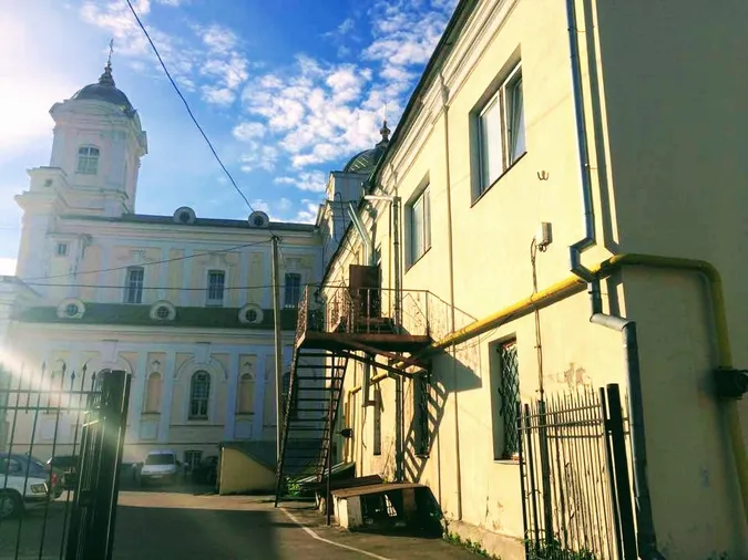 Нащо волинські семінаристи проломили стіну видавництва (фото, відео)