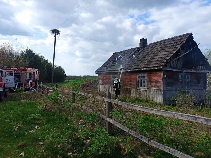 Авто, будинок, літня кухня: на Волині за добу загасили 10 пожеж (фото)