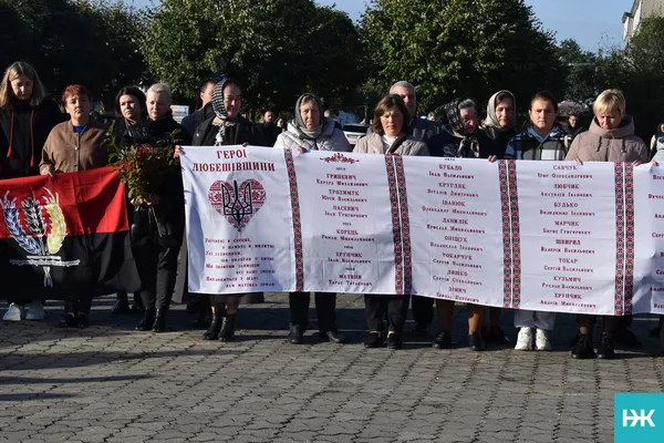 На Волині презентували 16-метровий рушник пам’яті загиблих захисників України (фото)