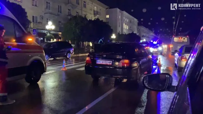 Рух ускладнено: у центрі Луцька стукнулись чотири легковики (фото, відео)