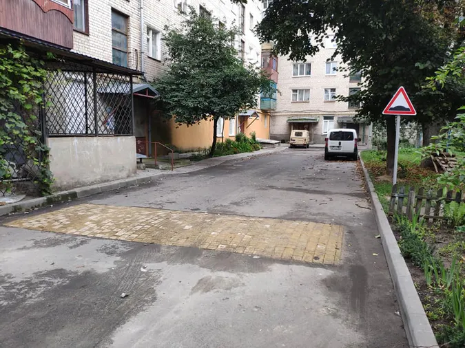 У Луцьку на Львівській з'явились нові «лежачі поліцейські» (фото)