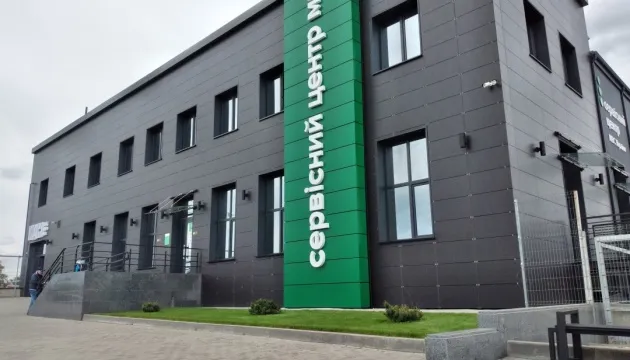 За черги у сервісному центрі МВС під Луцьком «взялись» депутати