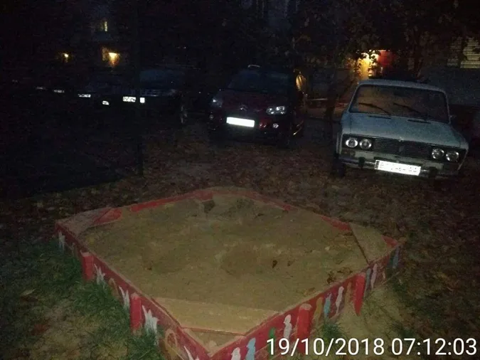 Припаркувалися ледь не в пісочниці: в Луцьку оштрафували «автохамів»