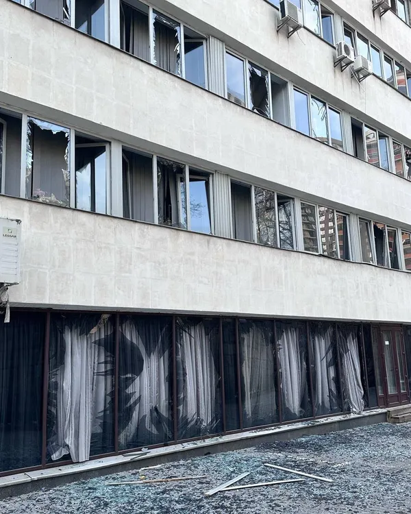 Російська ракета влучила у готель в центрі Києва (фото)