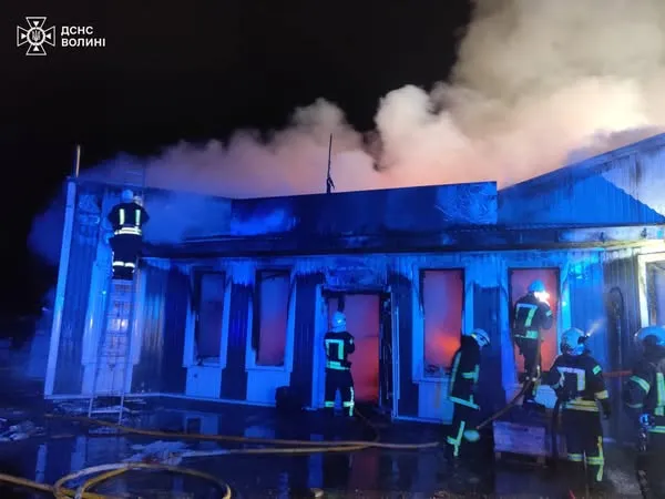 Пожежа в магазині будматеріалів у Світязі: що кажуть рятувальники (фото)