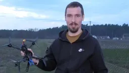 Волиняни паяють десятки FPV-дронів по кухнях та гаражах (відео)