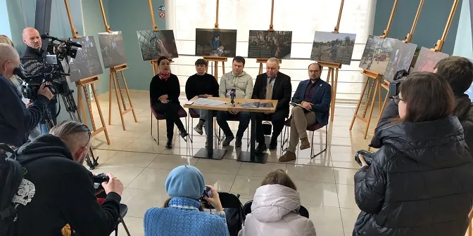 У Луцьку відкрилася фотовиставка «Історії з окупованого Криму»