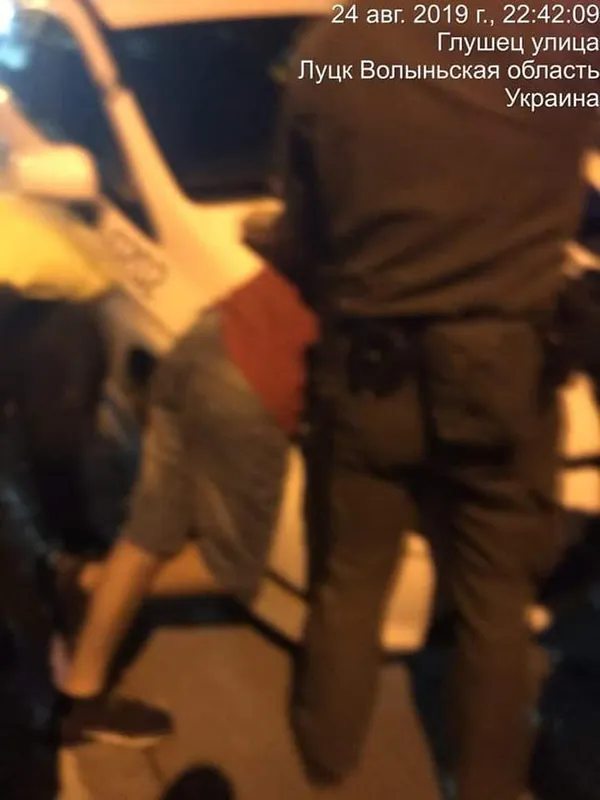 У Луцьку чоловік матюкав та провокував на бійку муніципалів (фото)