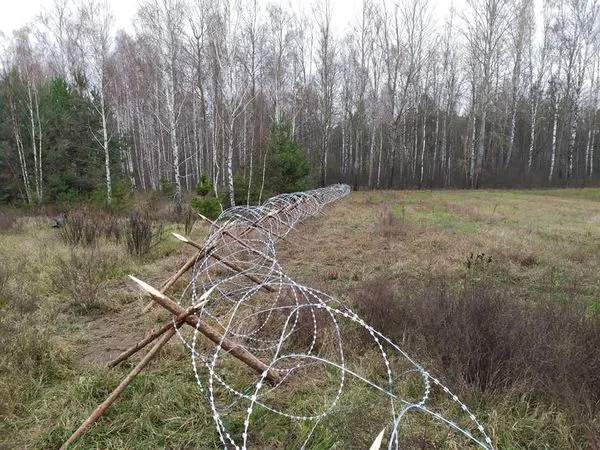 Волинські тероборонівці зводять протипіхотні бар’єри (фото)