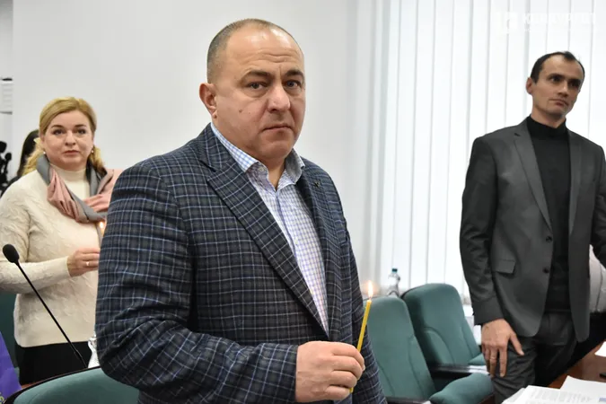 Пластуни принесли Вифлеємський вогонь у Луцьку міську раду (фото)