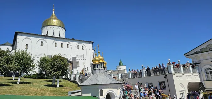 30 тисяч паломників УПЦ «мп» прибули до Почаївської лаври (фото)