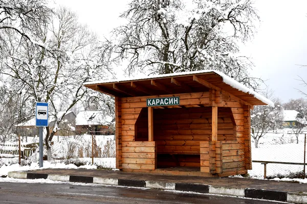 Маневицькі лісівники встановлюють екозупинки (фото)