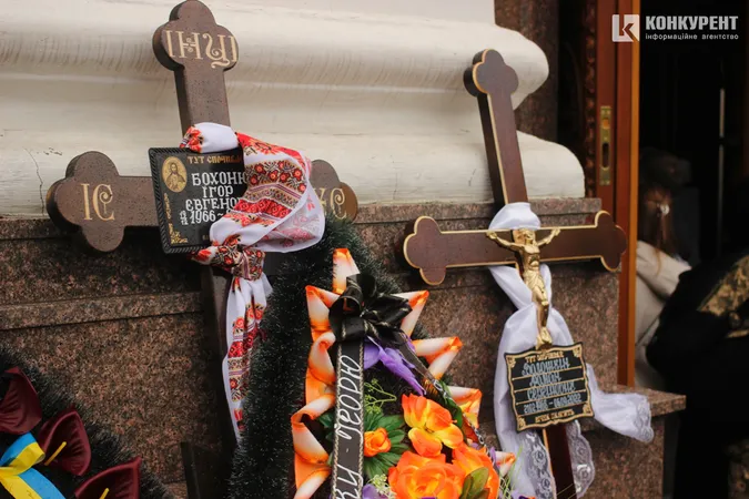У Луцьку попрощалися із загиблими захисниками Ігорем Бохонюком і Романом Волошкіним (відео)
