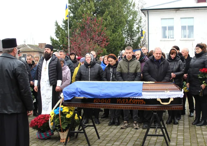 У Луцькому районі попрощалися із воїном Василем Савичем (фото)