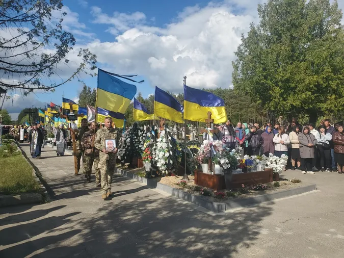 Батько трьох синів: на Волині попрощалися із воїном Миколою Кураном (фото)