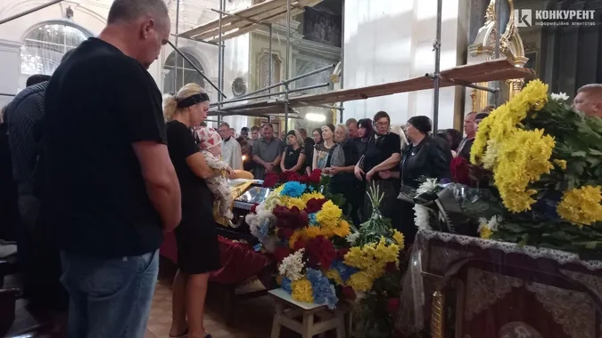 Йому було 25: у Луцьку попрощалися із загиблим воїном Максимом Мартиновим (фото, відео)