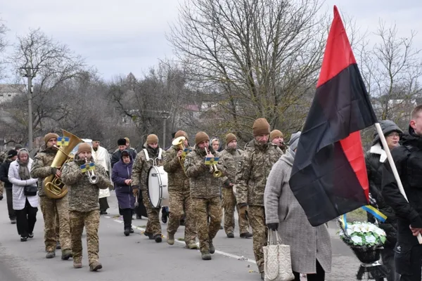 Назавжди 40: на Волині провели в останню дорогу воїна Олександра Максимука (фото)