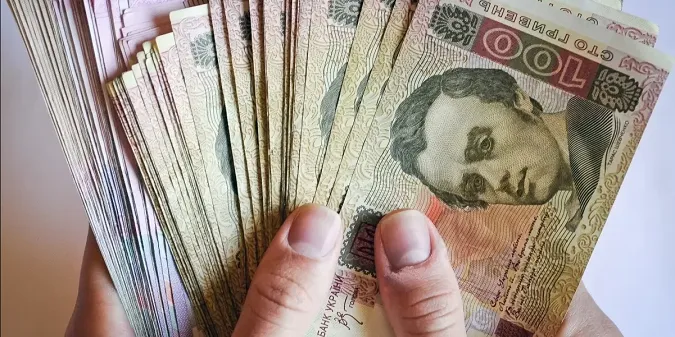 У ЄС хочуть допомогти українським біженцям обмінювати гривні на євро