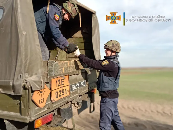 На Ковельщині колишній директор школи знайшов склад мін і снарядів (фото)