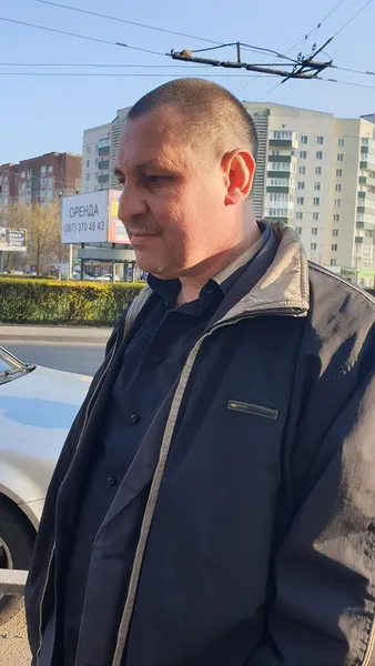 Луцьк: п'яний професор СНУ, збивши паркан, виїхав на тротуар