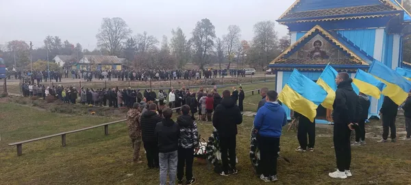 Життя обірвав ворожий дрон: на Волині  попрощалися з воїном Віталієм Левчиком (фото)