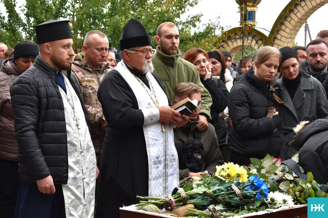 Повернувся не на весілля, а на свій похорон: на Волині попрощалися з капітаном волинської «сотки»