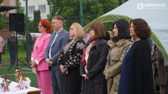 Останній дзвоник у Луцькому ліцеї №9: як це було (фото)