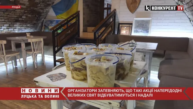 У луцькій кав’ярні «Старе місто» наліпили вареників для бійців ООС (відео)