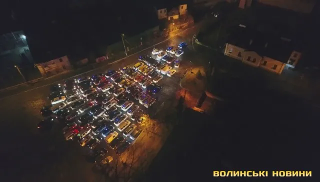 У Луцьку створили автомобільну ялинку (фото, відео)
