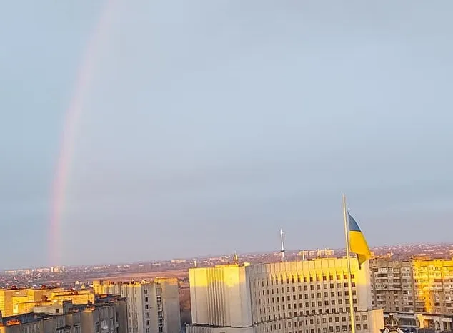 Над Луцьком зранку помітили величезну веселку (фото)