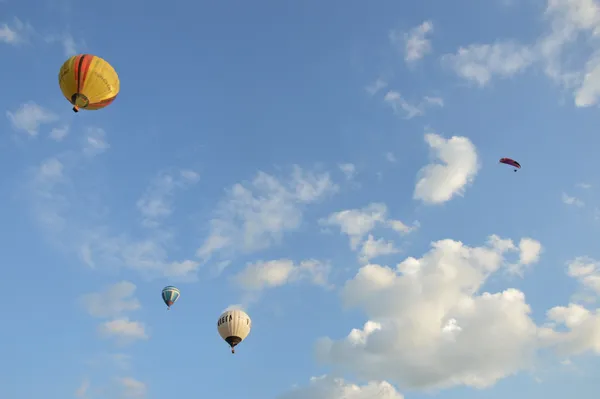 Луцьке небо заполонили повітряні кулі (фото)