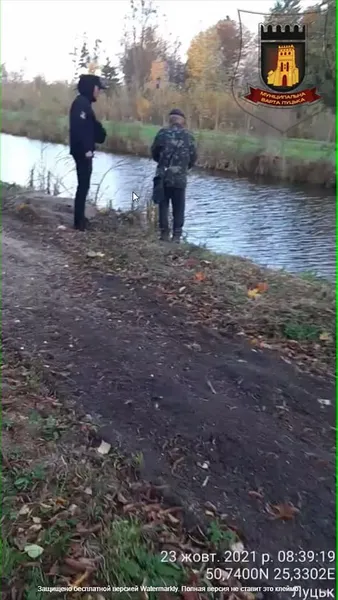 У Луцьку муніципали ганяли рибалок у центральному парку (фото)
