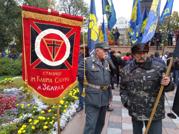 «Бандера – наш герой. Покрова – наше свято»:  у Києві пройшов марш націоналістів (фото, відео)