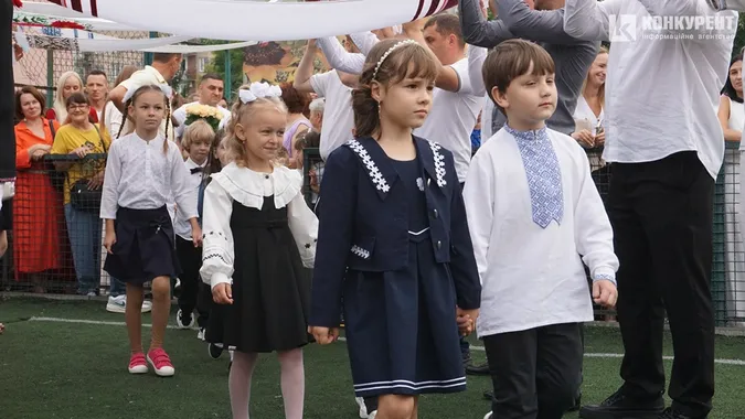1 вересня у луцькій школі №9: як це було (фоторепортаж)