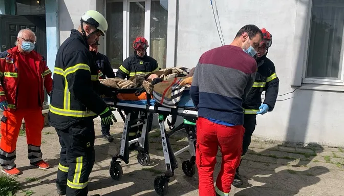 Жінка лежала на підлозі: у Луцьку через вікно відчиняли квартиру пенсіонерки (фото)
